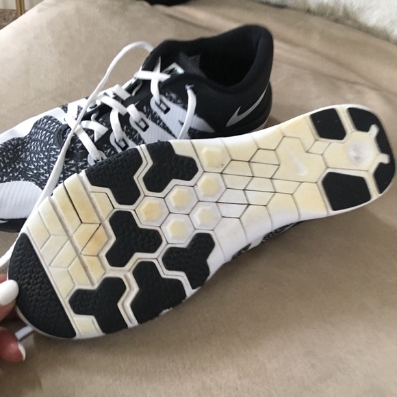 Men’s Nike Free5.0 Athletic shoes - Picture 3 of 4